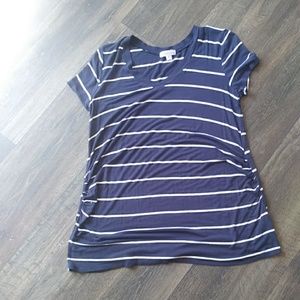 Maternity v-neck tshirt